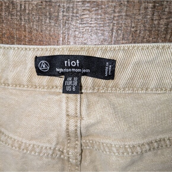 Missguided Riot High Rise Extreme Ripped Mom Jeans Stone Size: 6 - Picture 11 of 12